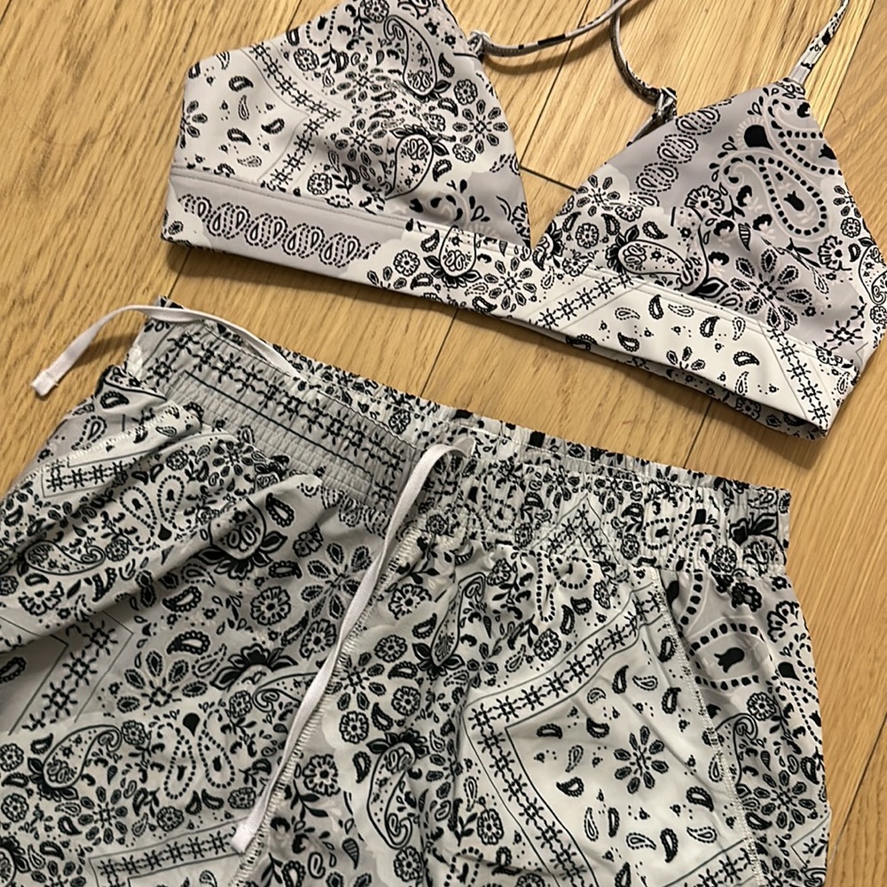 NWOT Alo Yoga Set